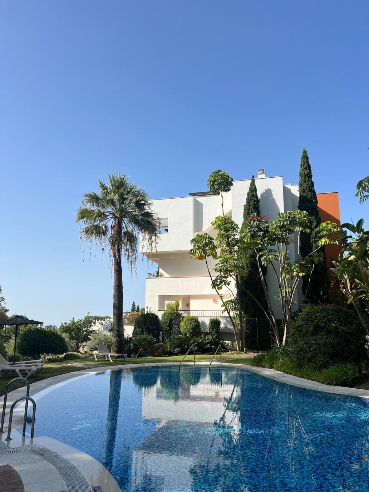 Apartment Beautiful Spacious Near Puerto Banus With Pool 5 People *